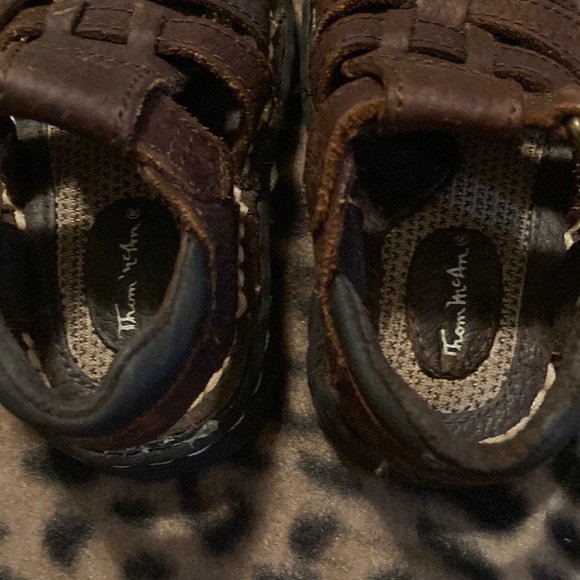 2 for $20 THOM McAn Sandals Brown Leather Sandals Infant Size 5 Leather Sandals - Picture 3 of 9